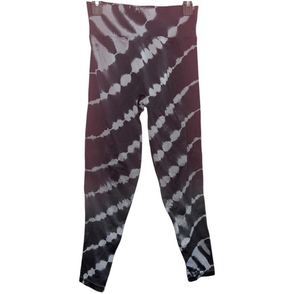 PINK Victoria's Secret Black and Gray Tie-Dye Leggings - Picture 2 of 5